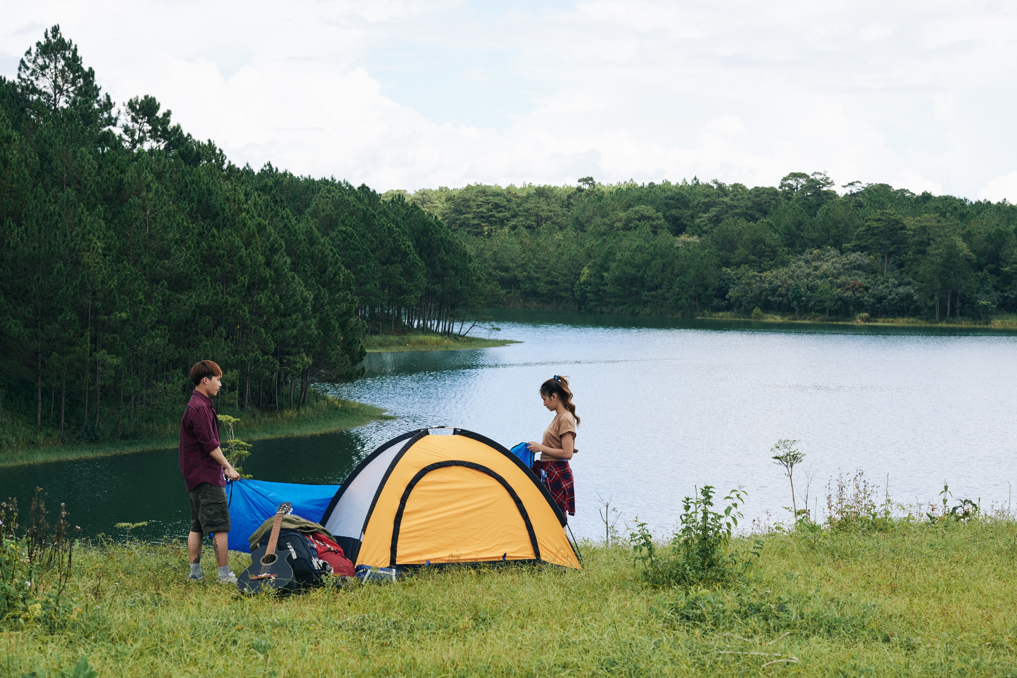 setting-tent.jpg
